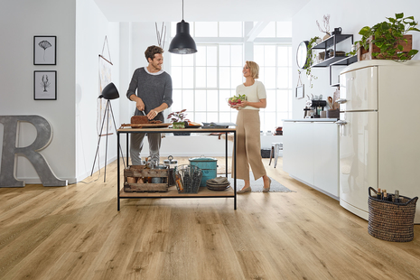 Designboden wineo 600 Rigid | Küche im Loft Loft moderne Küche Eiche Vinylboden Fussboden hell Rustikal Rigid Industial