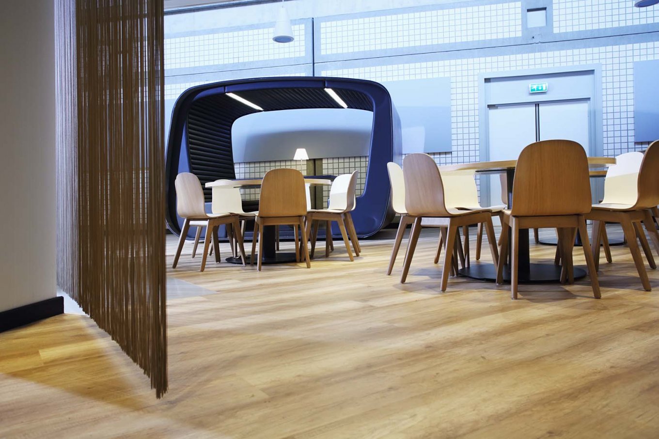 wineo Purline Bioboden Restaurant Tische Stühle Klinikum modern 