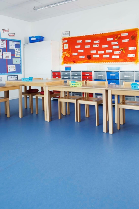 wineo PURLINE Bioboden wineo PURLINE Bioboden dunkel Schule Klassenzimmer moderne Einrichtung