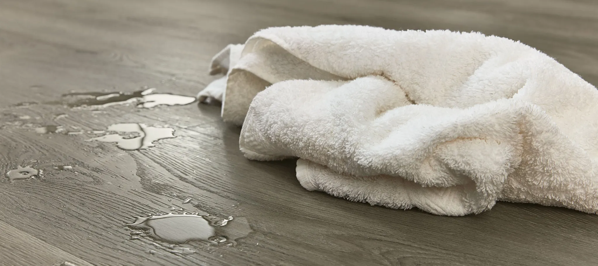 Desingboden Vinylboden Feuchtraum Wasser Holz Badezimmer Bodenbelag