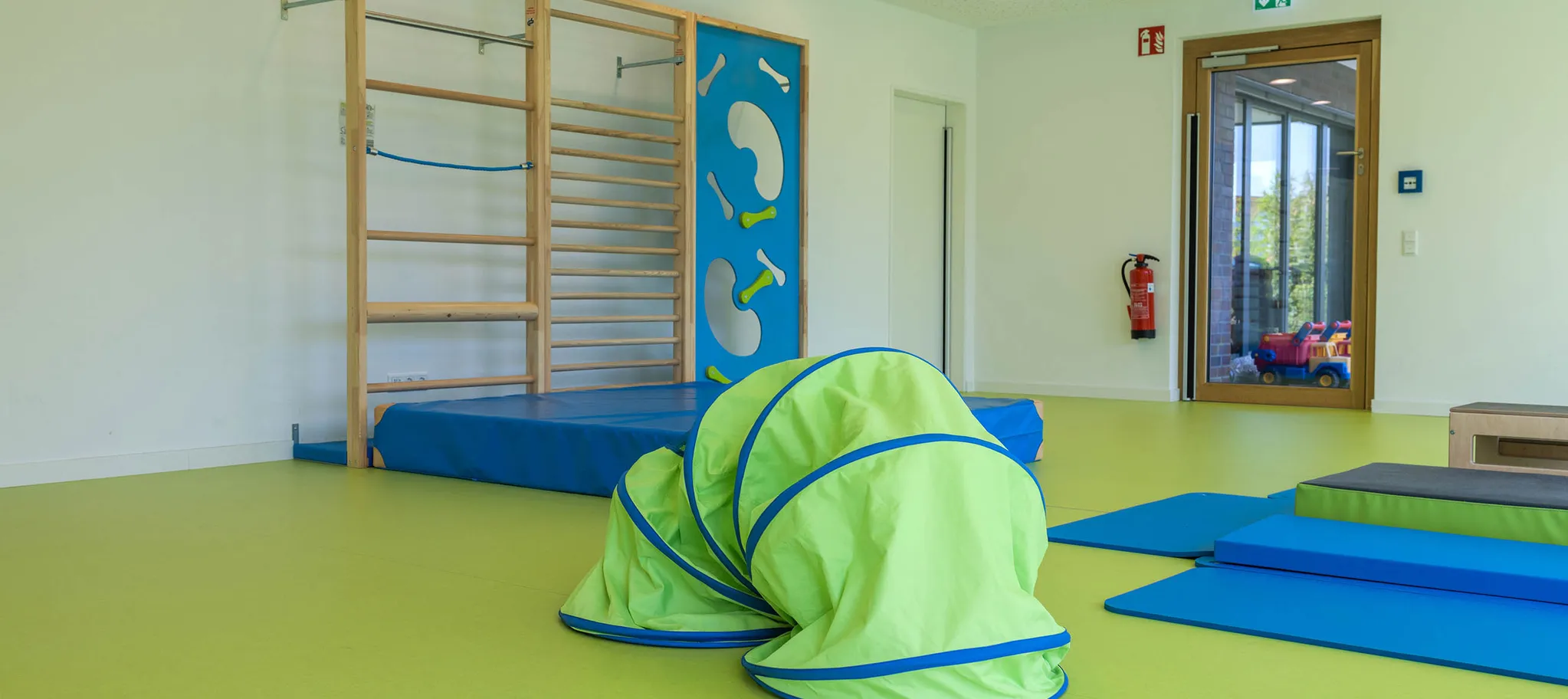 wineo PURLINE Bioboden Bodenbelag Kita Kindertagesstätte Kindergarten Sporthalle Fußboden moderne Einrichtung Spielgeräte