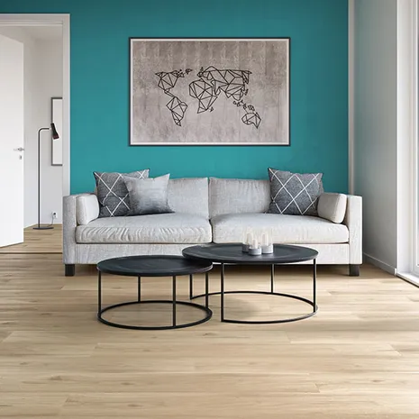 Laminatboden wineo 500 Laminatboden Bodenbelag im Wohnzimmer Sofa Couch Moderne Einrichtung Holzoptik