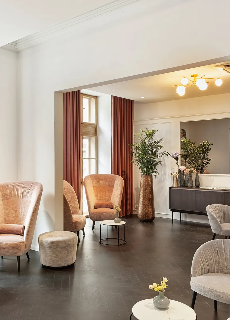 wineo PURLINE Bioboden wineo PURLINE Bioboden als Fischgrät in Hotellobby