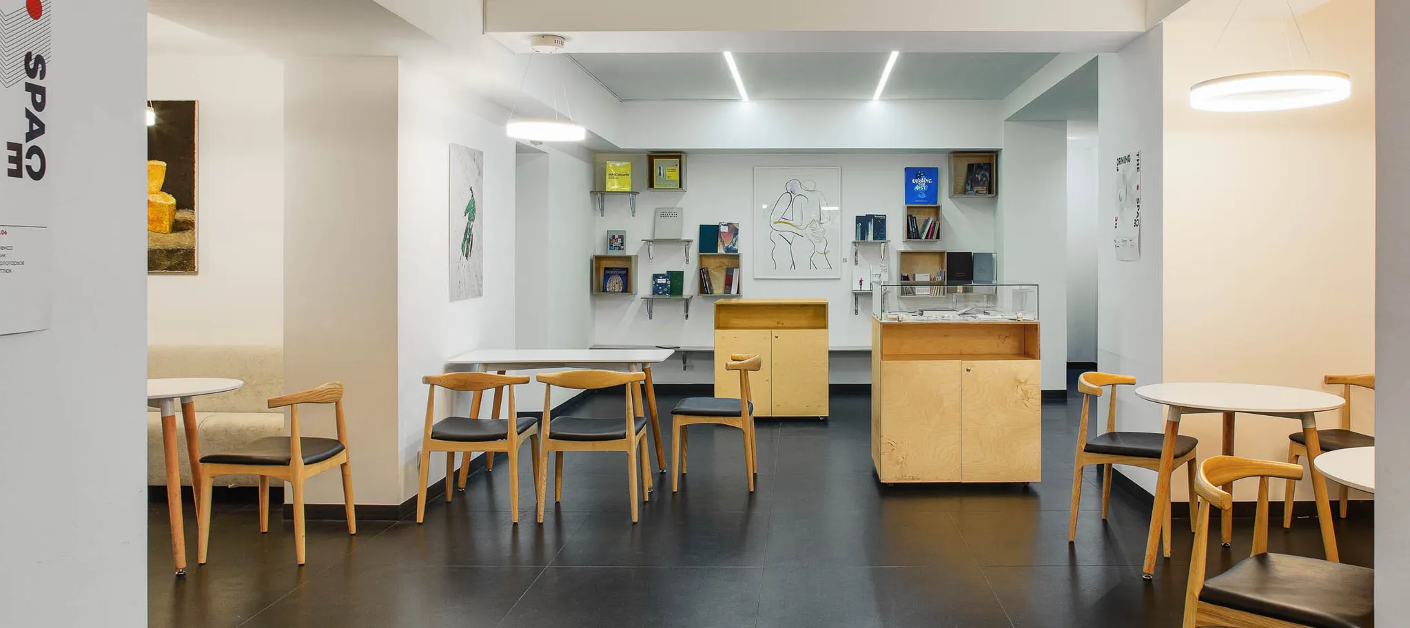 wineo Bodenbelag in Kunstgalerie Kunstausstellung Modern schwarz weiß