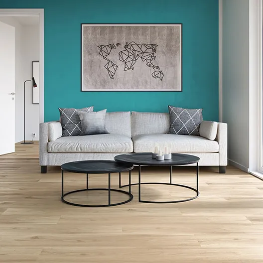 Laminatboden Bodenbelag im Wohnzimmer Sofa Couch Moderne Einrichtung Holzoptik