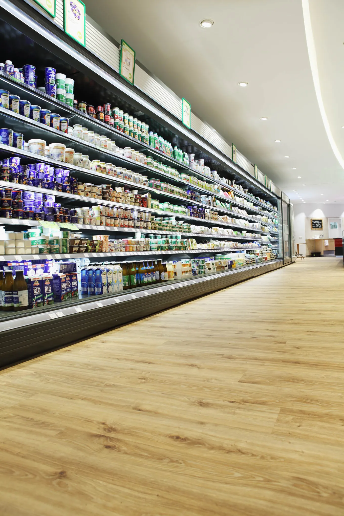 wineo Purline Bioboden Holzoptik Warenpräsentation Kühlregal Bio Bioladen