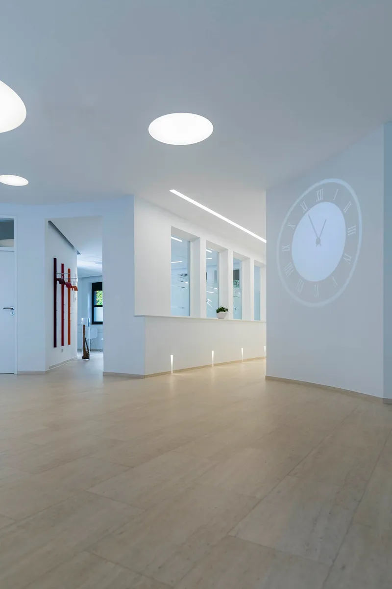 wineo Purline Bioboden  wineo Purline Bioboden hell modern Flur Zahnarztpraxis