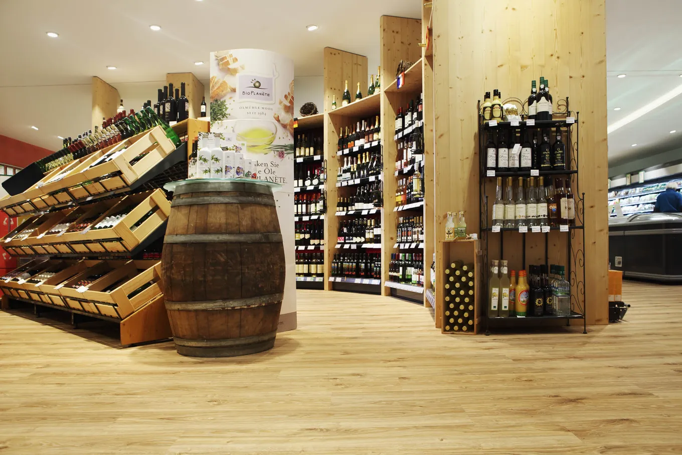 wineo Purline Bioboden Holzoptik Wein Regale Weinfass Bioladen