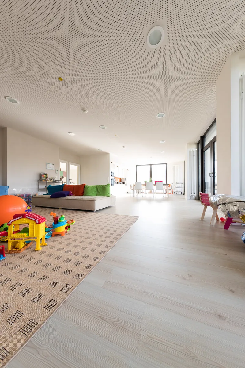 wineo PURLINE Bioboden wineo PURLINE Bioboden Klinik Palliativmedizin moderne Einrichtung Spielzeug Küche Esszimmer Bodenbelag Holzoptik