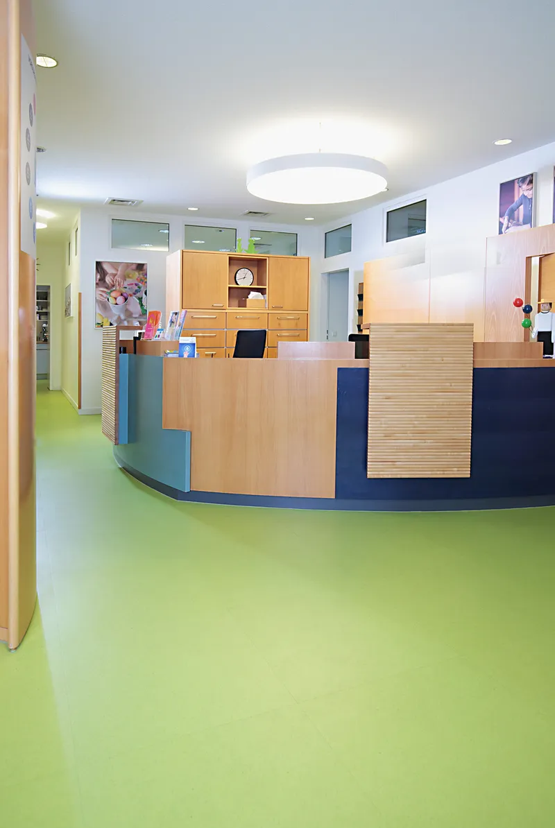 wineo PURLINE Bioboden wineo PURLINE Bioboden Kinderartzt Praxis Empfang Empfangsbereich
