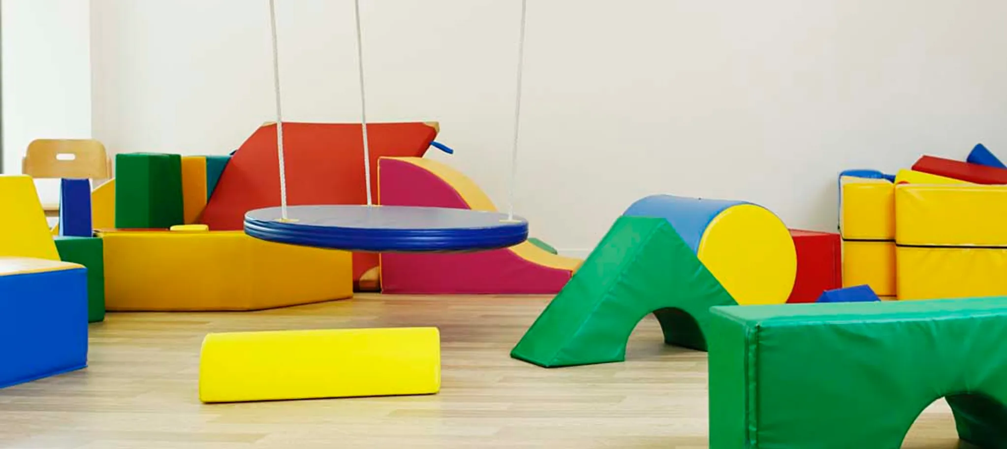 wineo PURLINE Bioboden  wineo PURLINE Bioboden dunkel Schule Kindergarten Spielecke Spielzeug moderne Einrichtung